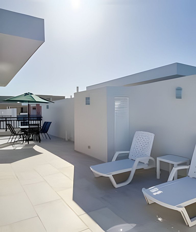 ¡Condominio con azotea a pasos de la playa!