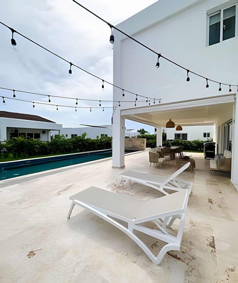 Exclusive 4-Br Villa with Pool @ Oasis del Lago