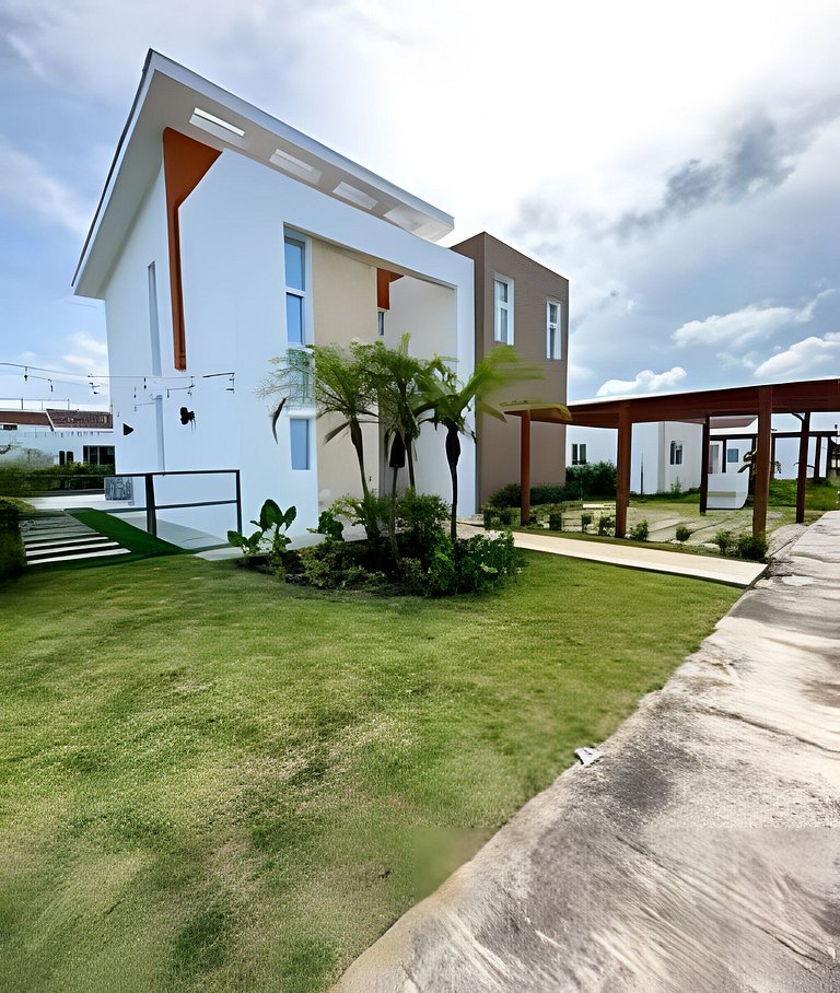 Exclusive 4-Br Villa with Pool @ Oasis del Lago