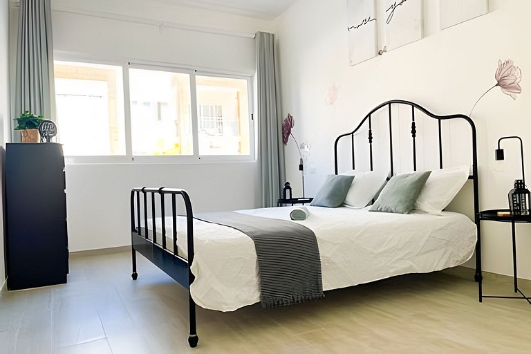 Amplio apartamento de 1 hab. a pasos de la playa