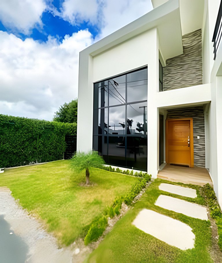 Villa with private pool! Close to the city center