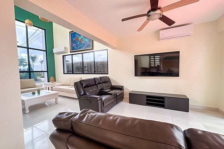 Villa with private pool! Close to the city center