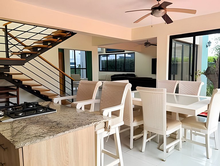 Villa with private pool! Close to the city center