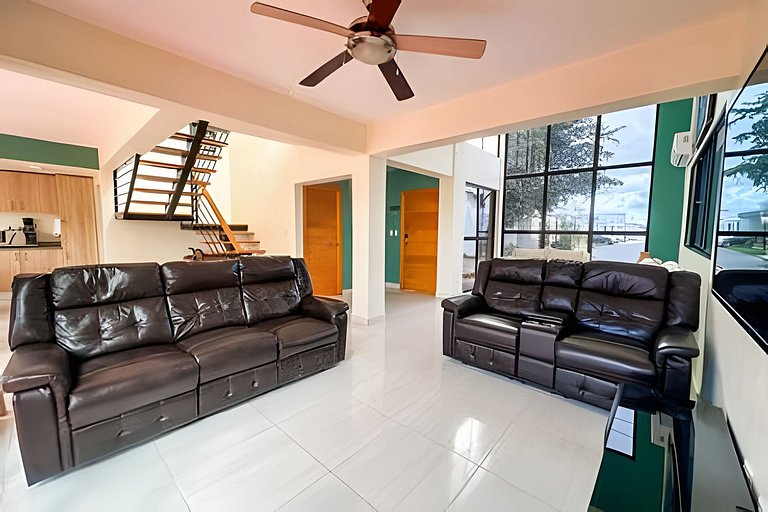 Villa with private pool! Close to the city center